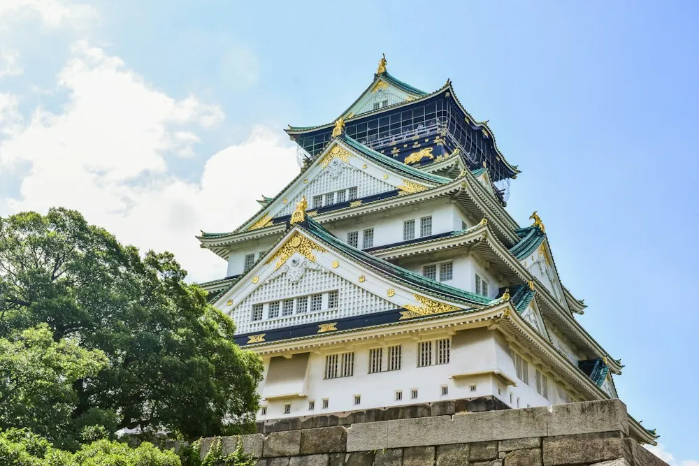 Osaka Castle with its green roofs and surrounding trees